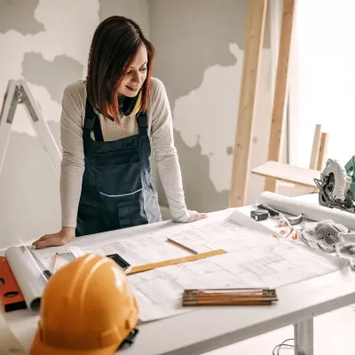 vrouw die renoveert vrouw die renoveert
